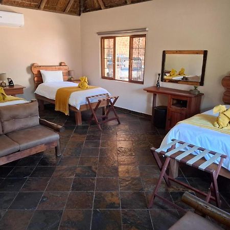 Rocking Giraffe Bush Lodge Groot-Marico Exterior photo