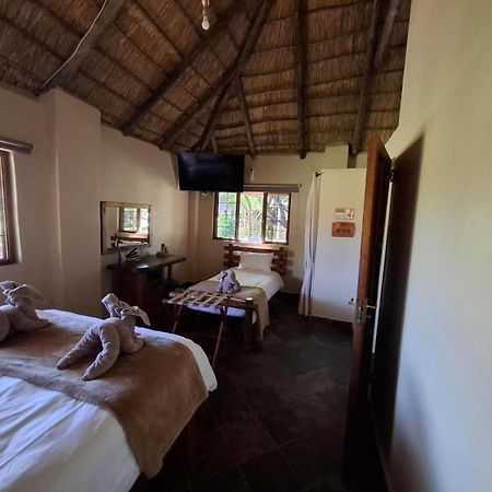 Rocking Giraffe Bush Lodge Groot-Marico Exterior photo