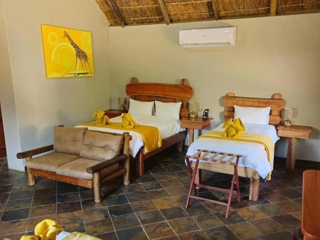 Rocking Giraffe Bush Lodge Groot-Marico Room photo