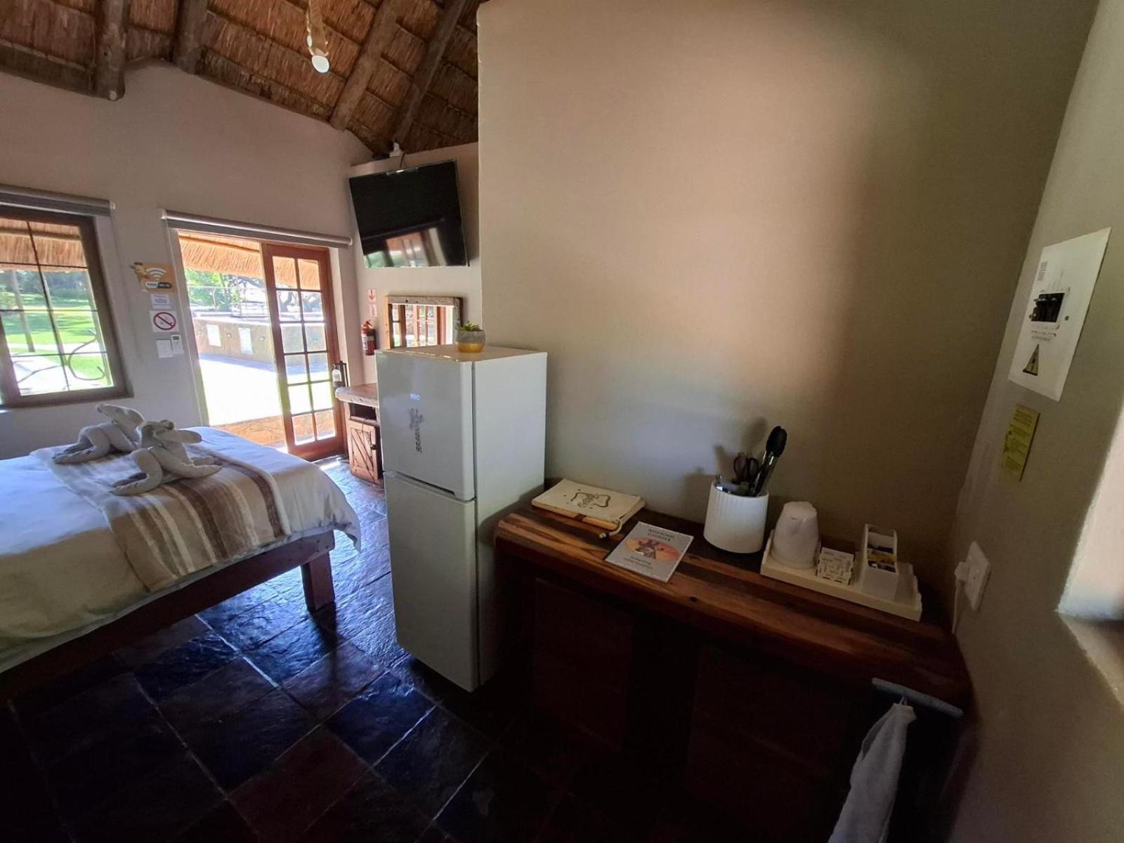 Rocking Giraffe Bush Lodge Groot-Marico Room photo